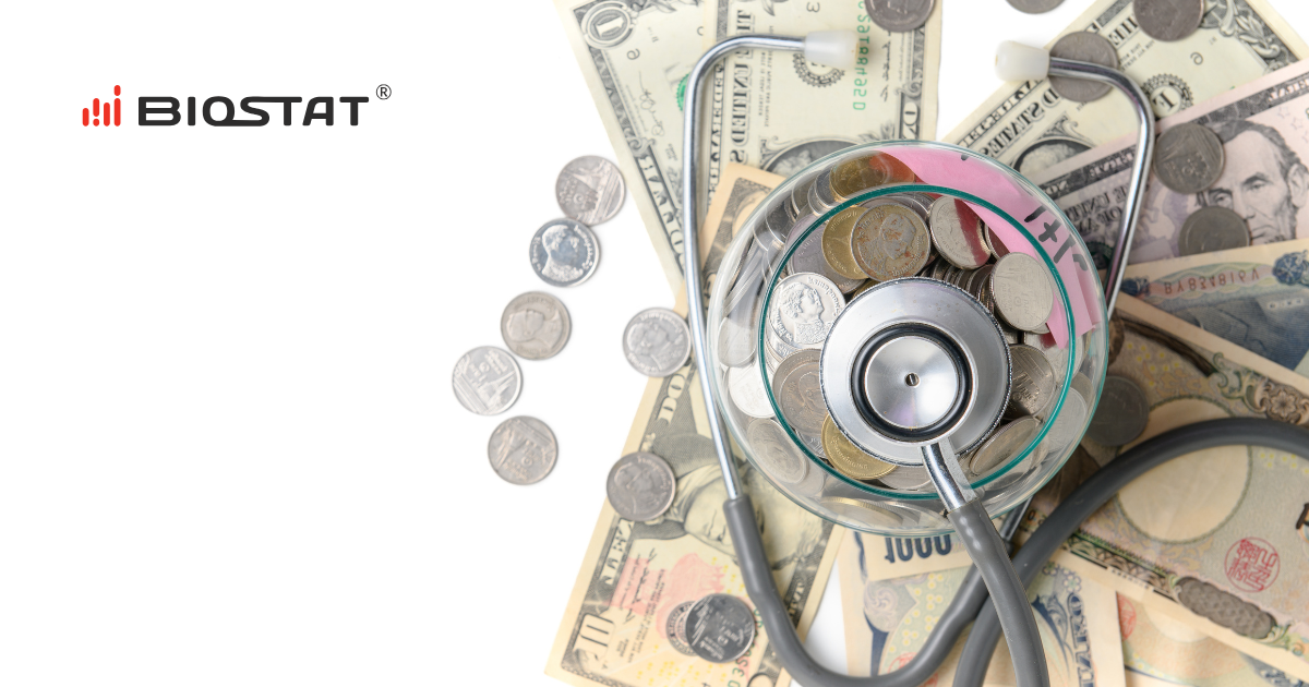 Jak prawidłowo wyliczyć koszty wizyt pacjentów w ośrodkach, uwzględniając koszty badań laboratoryjnych, procedur i czas personelu?