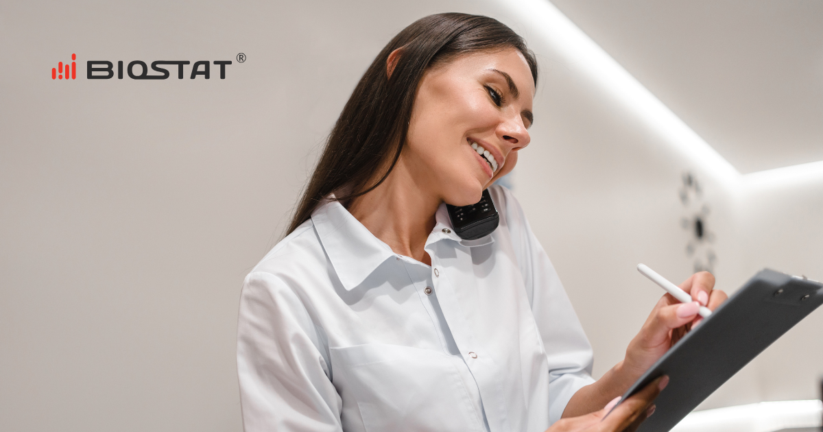 How does a CRO manage relationships with investigative sites and ensure the quality of data collected at sites?