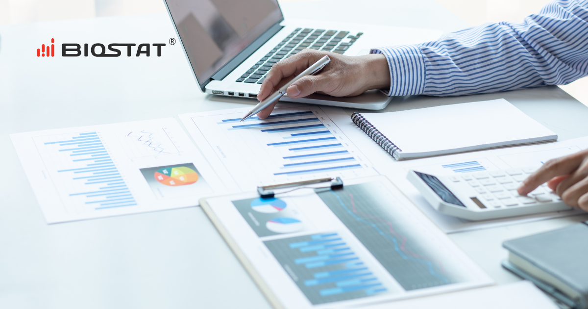 How does a CRO control expenses during a study and what does financial reporting look like?