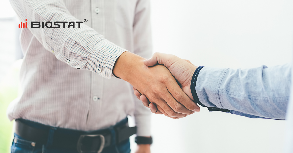 Jakie są role i odpowiedzialności sponsora, CRO i ośrodka badawczego w trakcie realizacji badania?